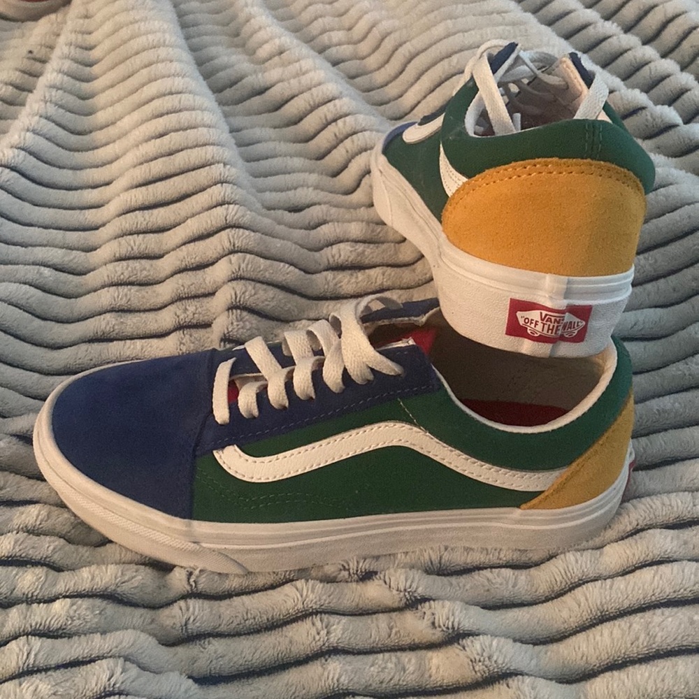 LIKE NEW!!! VANS Women’s size 7 / men’s 5.5  - only used once
